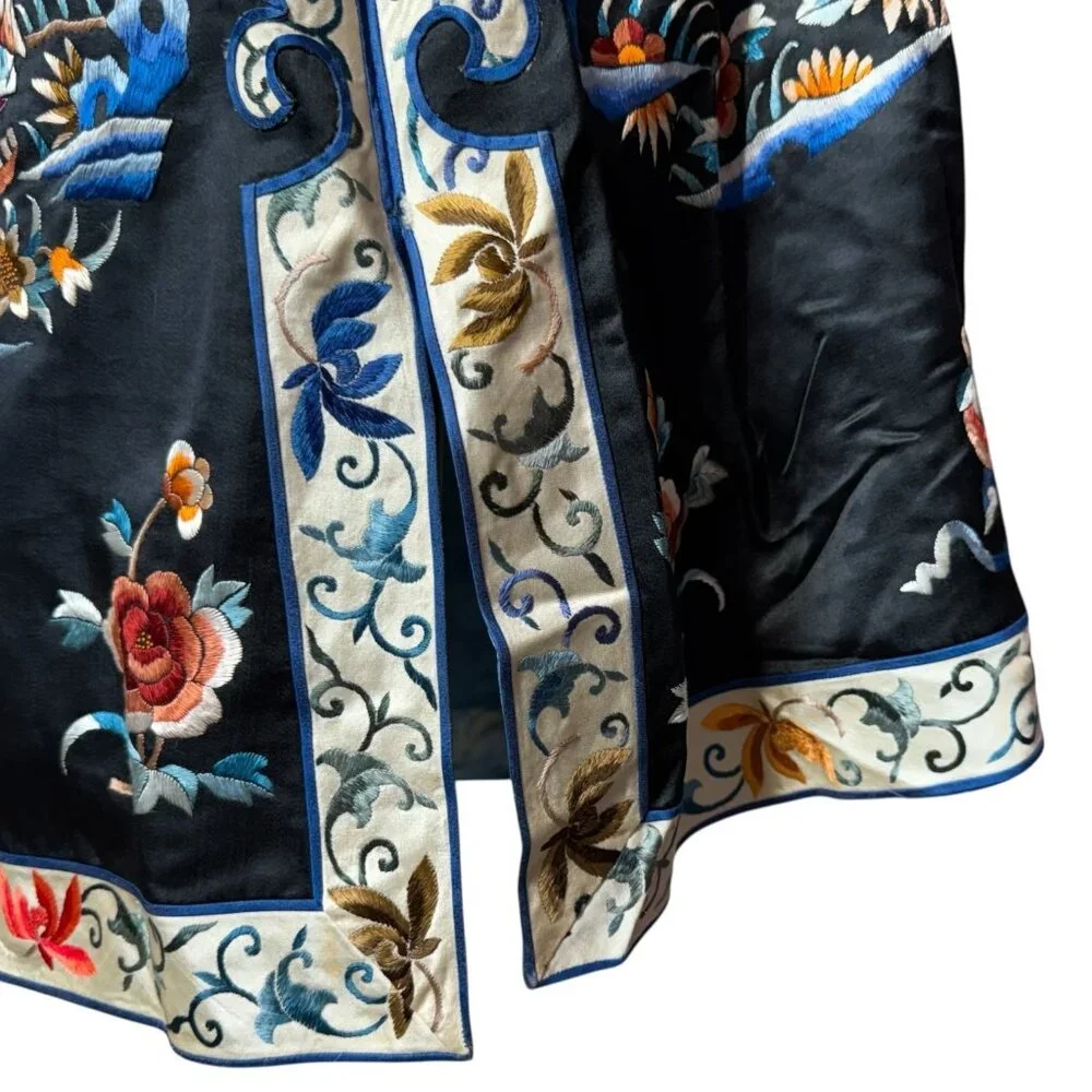 VTG Embroidered Black Silk Robe Floral Asian Design Front Frog Closure Kimono - Picture 12 of 16